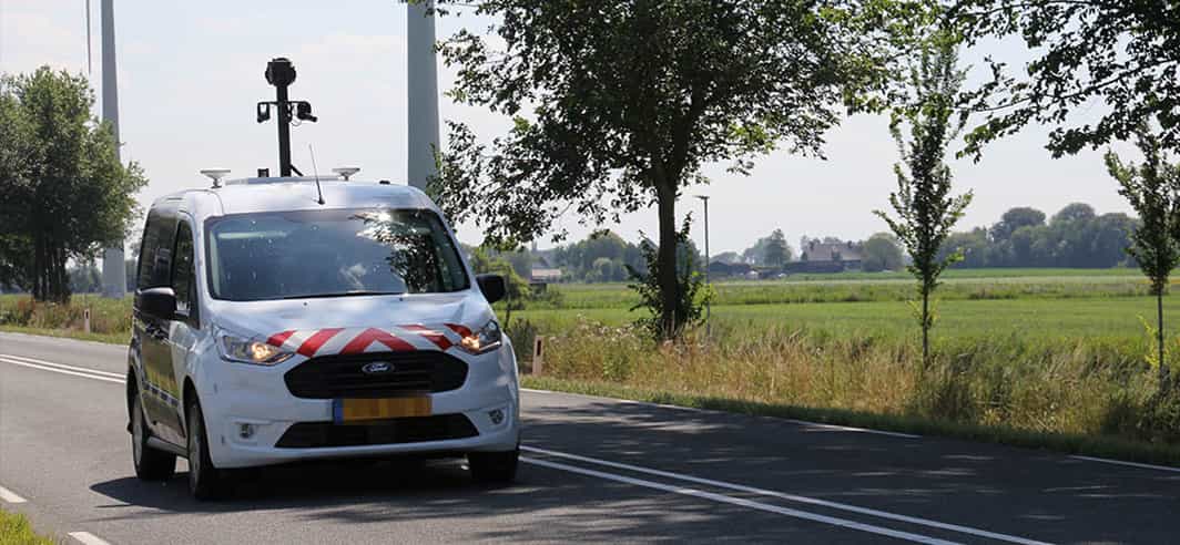 Inspection vehicle Inspection vehicle